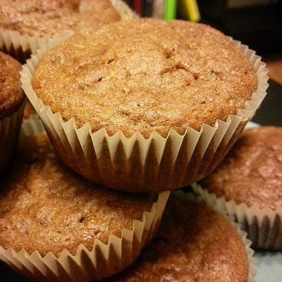 Owsiane muffiny z bananami i orzechami włoskimi