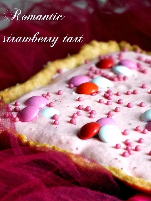 Romantyczna tarta z truskawkami