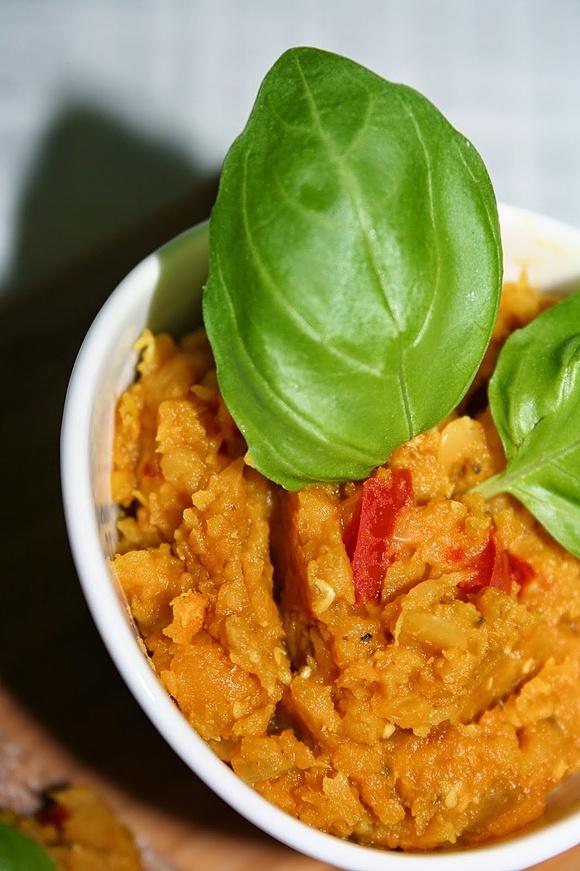 Pasta z soczewicy i papryki
