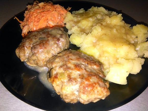 Kotlety mielone w sosie pieczarkowym