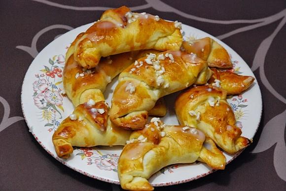 Słodkie środy Rogaliki z kandyzowanym aloesem, gruszką i suszonymi śliwkami
