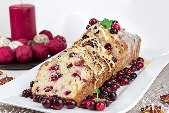 Ciasto jogurtowe z żurawiną i białą czekoladą na święta