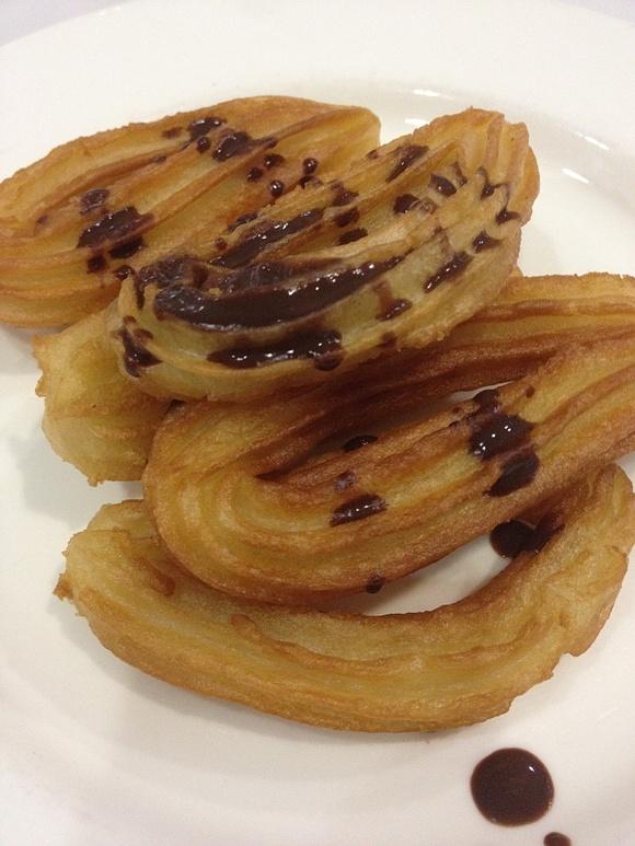 Churros z czekoladowym sosem