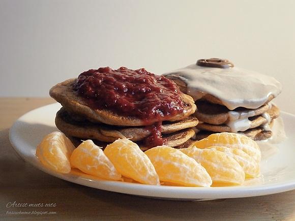 Pełnoziarniste piernikowe pancakes z mandarynką malinami i czekoladą