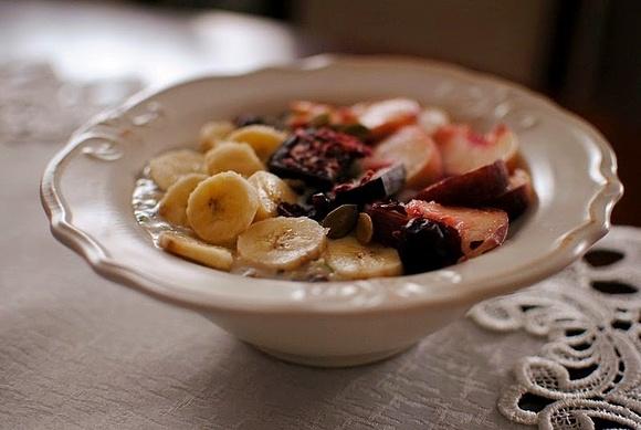 Cynamonowa owsianka z cukinią i bananem