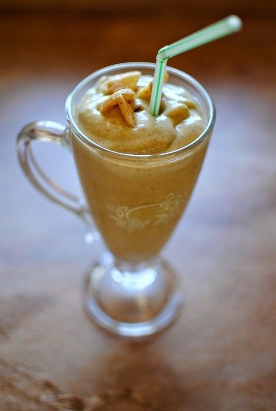 Koktajl z banana, awokado i cynamonem dla zdrowia