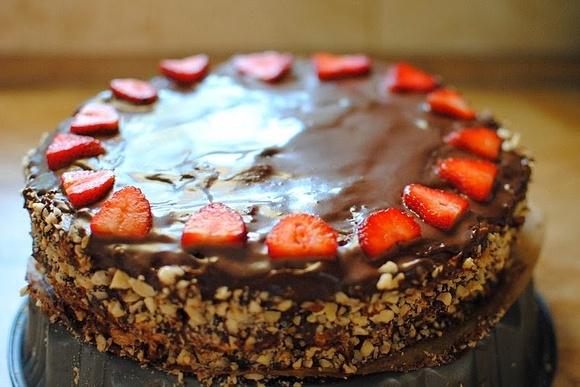 Tort Rocher urodzinowy przepis na ciasto z orzechami i czekoladą