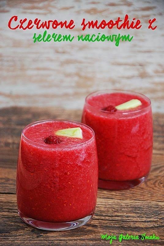 Czerwone smoothie z selerem naciowym i owocami