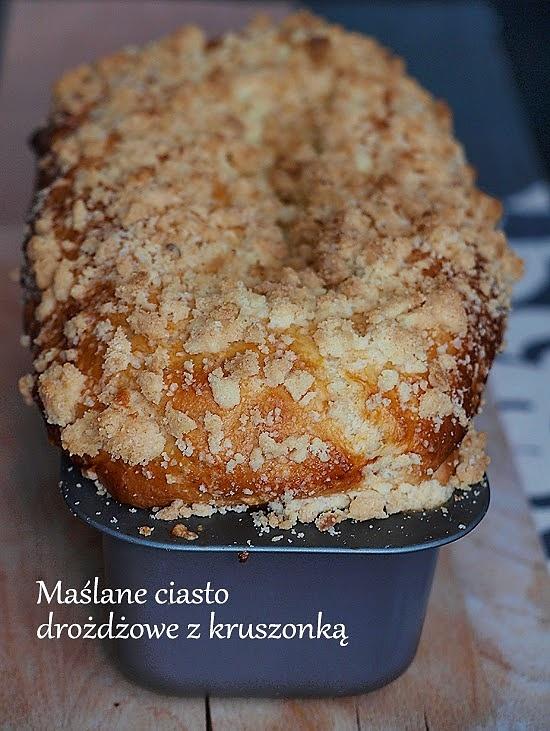 Maślane ciasto drożdżowe z kruszonką