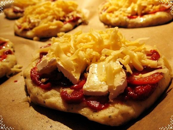 Pizzerinki trzy sery na kruchym cieście