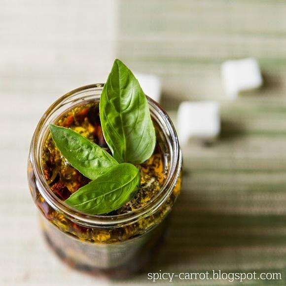 Marynowana feta w ziołach