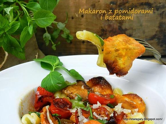 Makaron z pomidorami i batatami