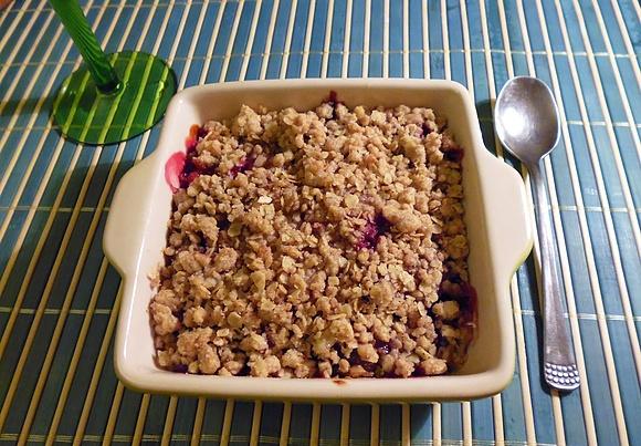 Crumble pełnoziarniste ze śliwkami
