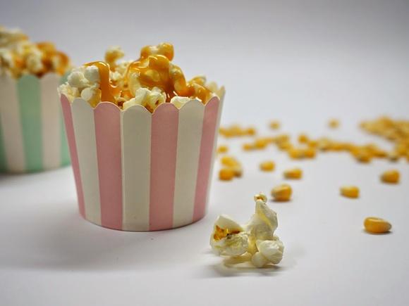 Karmelowy popcorn na jesienną chandrę