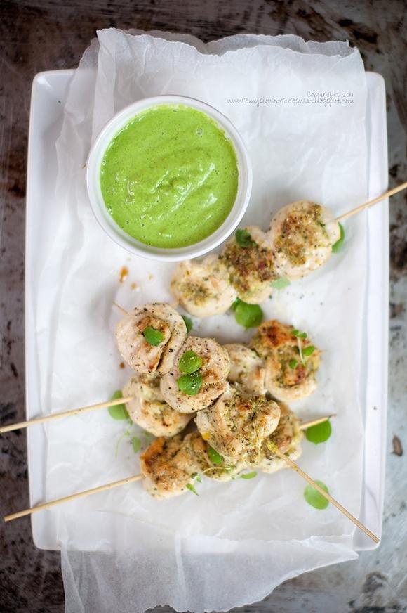 Szaszłyki z kurczaka z paprykowo-pietruszkowym pesto