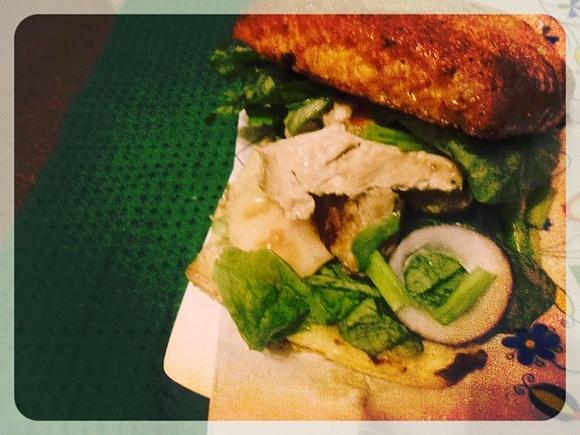 Ciabatta z miodowo-musztardową kurą