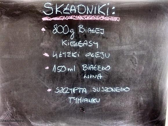 Biała kiełbasa z francuską zapiekanką ziemniaczaną
