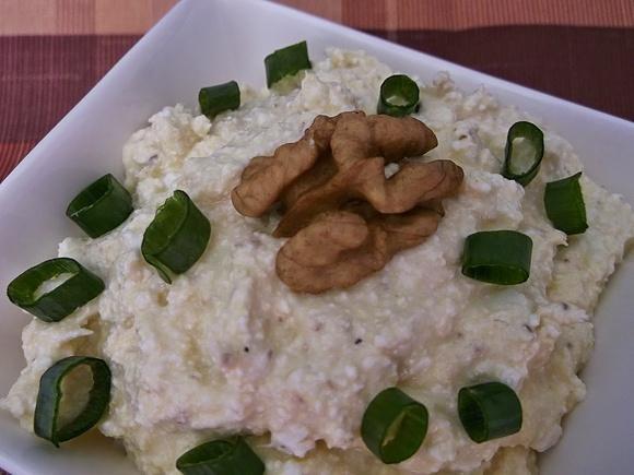 Pasta chrzanowa z orzechami i szczypiorkiem
