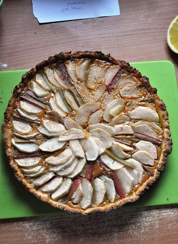 Tarta toffi z owocami - kruche ciasto, masa krówkowa i toffi
