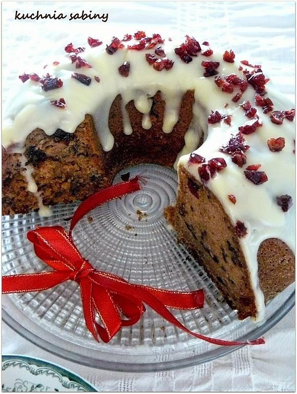 Babka adwentowa z żurawiną i orzechami