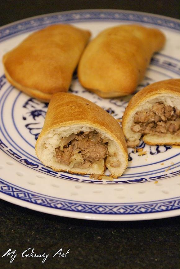Libańskie pierożki z jagnięciną na drożdżowym cieście