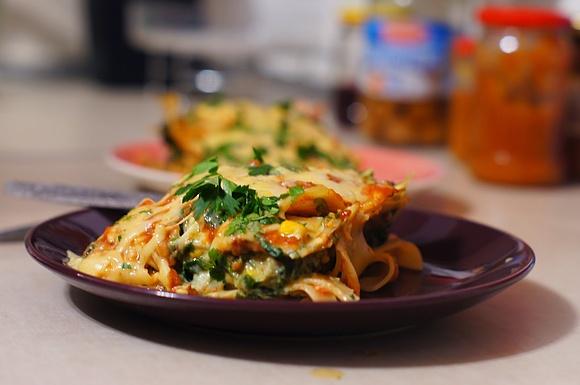 Lasagne ze szpinakiem i wędliną sojową