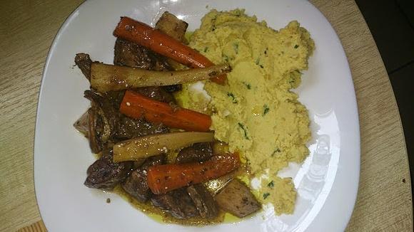 Boeuf Bourguignon z puree z ciecierzycy