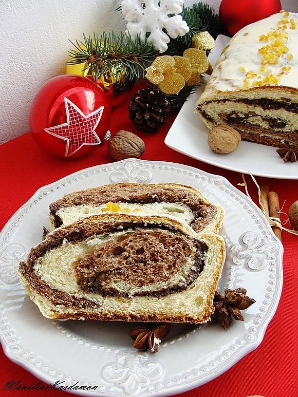 Dwukolorowa strucla świąteczna - przepis na bożonarodzeniowe ciasto