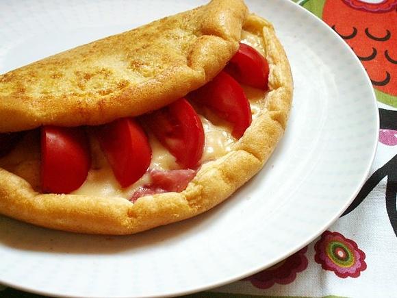 Omlet na śniadanie z jajek i mąki
