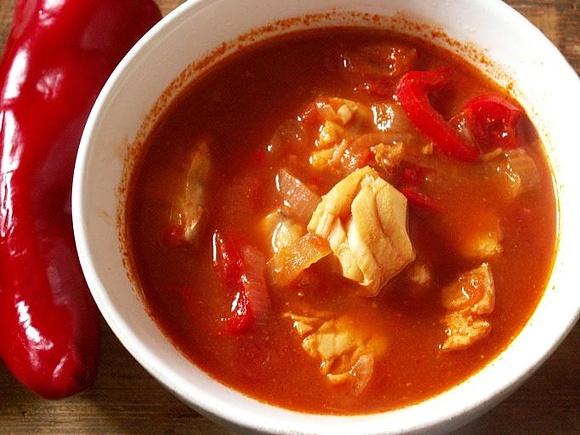 Zupa rybna z dorszem i papryką