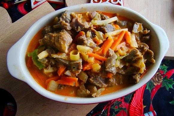 Gulasz z żołądków drobiowych delikatny i smaczny