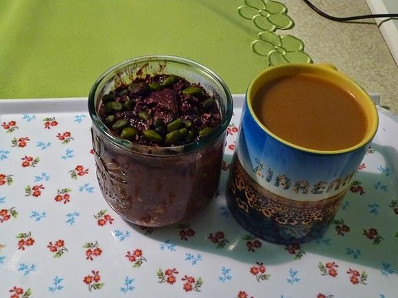 Surowy poranek: zdrowe smoothie z awokado, bananem i kakao