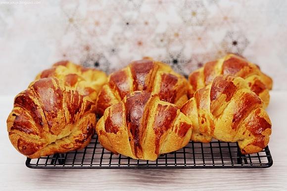 Rogaliki brioche z marmoladą z pigwy