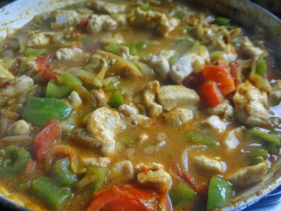 Kurczak curry w warzywach