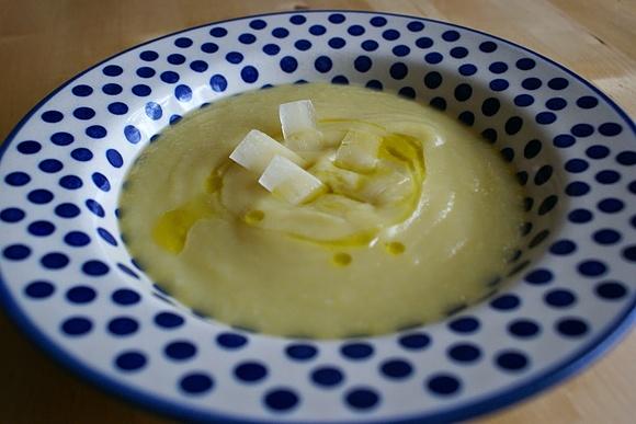 Zupa krem z jasnych warzyw i gruszki