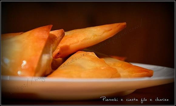 Pierożki z ciasta filo z chorizo