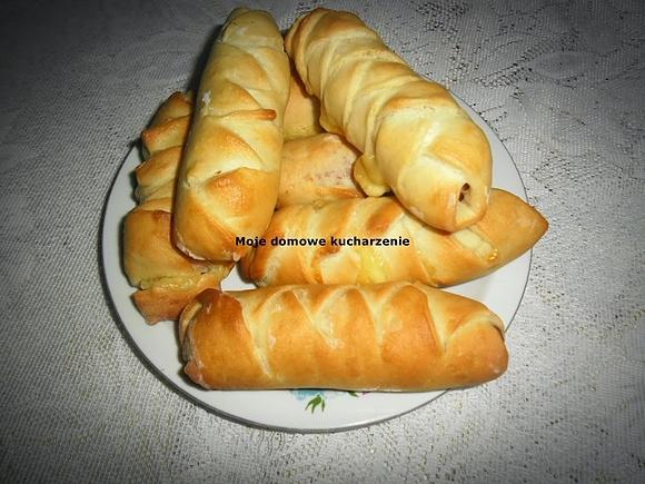 Parówki w cieście drożdżowym