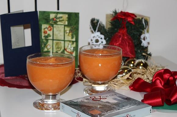 Zimowe smoothie z pomarańczą, jabłkiem i marchewką