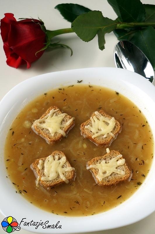 Zupa cebulowa z grzankami
