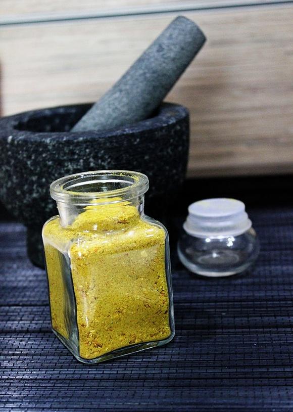 Domowa vegeta - przepis na naturalną przyprawę do zup i sosów