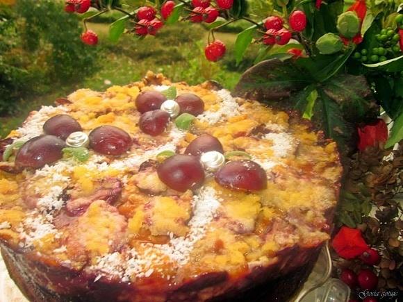 Kruche ciasto ze śliwkami i budyniem