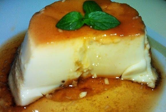 Hiszpański budyń Flan - delikatny deser bez mąki i pieczony krem jajeczny