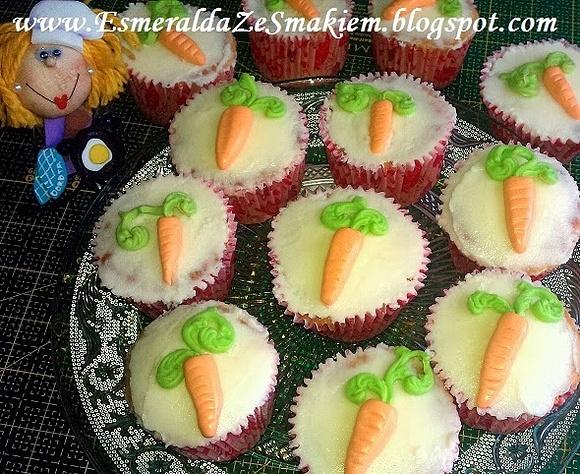 Muffinki z marchwią serkiem wiejskim i kremem maślano-serowym