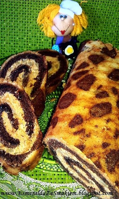 Rolada z kremem karmelowym i kawałkami ananasa