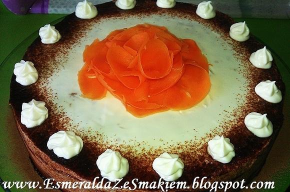 Tort marchewkowy z bakaliami i mascarpone