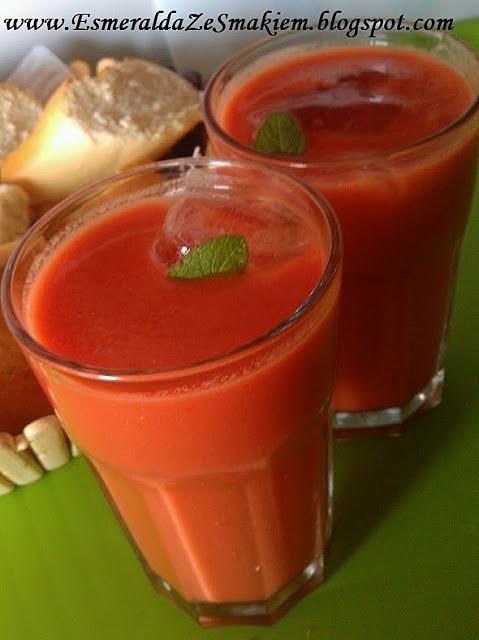 Hiszpański gazpacho - chłodny koktajl warzywny na upały