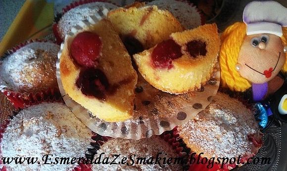 Magdalenki z czereśniami - przepis na soczyste i wilgotne babeczki