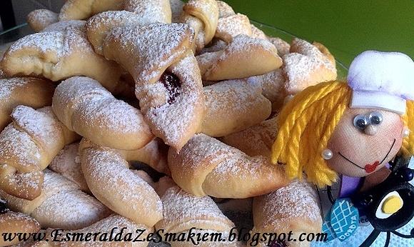 Rogaliki z ciasta francusko-drożdżowego do kawy i herbaty