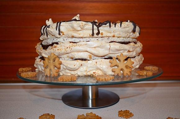 Świąteczny tort bezowy