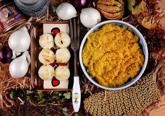 Kapusta zasmażana z jabłkami i curry na jesień